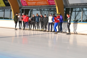 Uitleg tijdens de schaatsles