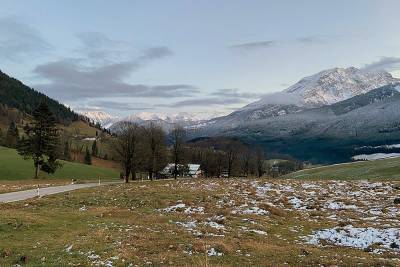 Tijdens de training van Fausto, zijn de oudere rijders de auto ingestapt en, in het ondertussen wit gesneeuwde landschap, door de bergen richting Oostenrijk gereden, om de omgeving eens goed in ons op te nemen.