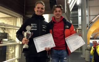 Max van Honschoten (l) en Mats van den Bos ontvingen de Hopbeker