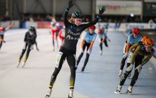 Esther Kiel wint in Hoorn | foto:https://schaatspeloton.nl/