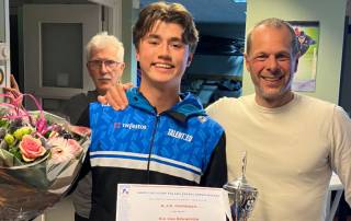 Kai van Bennekom die de prestigieuze Hopbeker kreeg uitgereikt